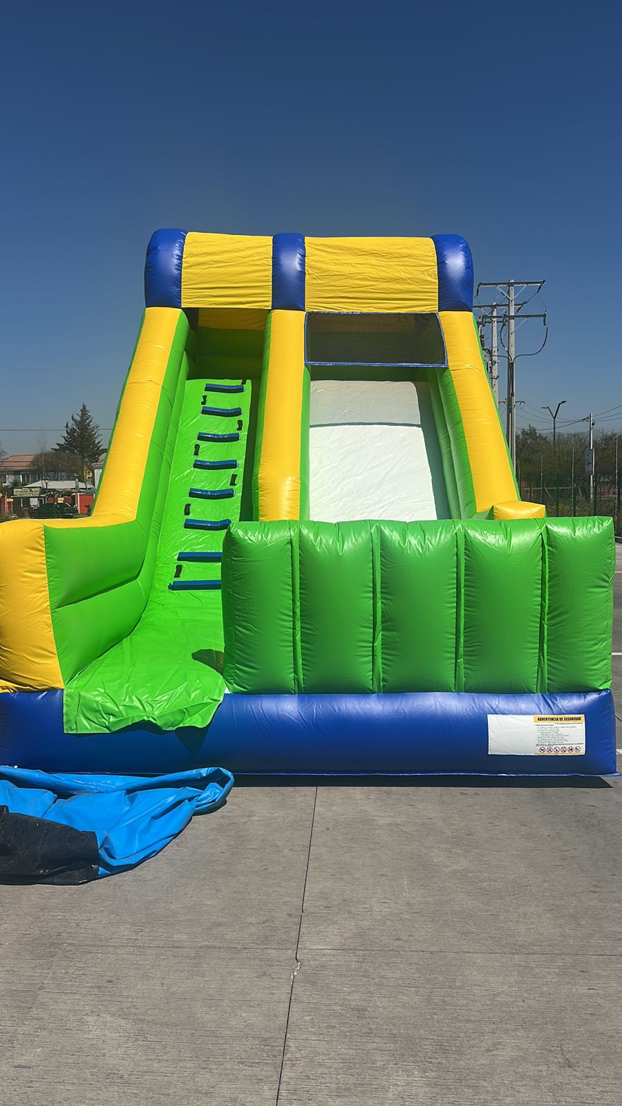 Promoción "B" (Tobogán Avispón . Largo 6m x Ancho 3.50m x Alto 5m + Taca taca)