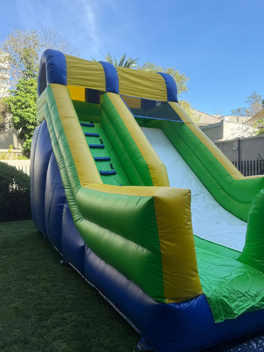 Arriendo Tobogán Avispón . Largo 6m x Ancho 3.50m x Alto 5m