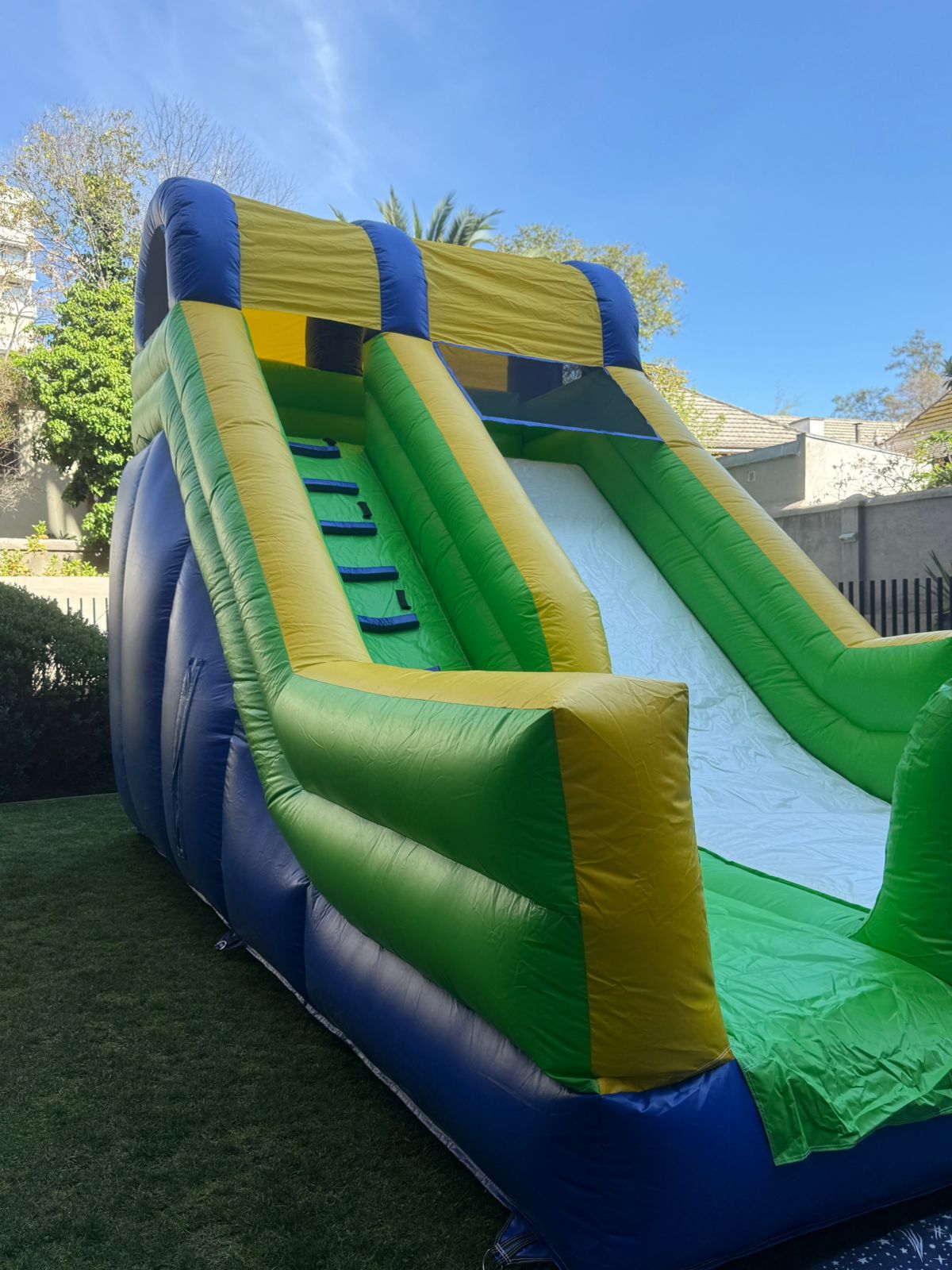 Promoción "B" (Tobogán Avispón . Largo 6m x Ancho 3.50m x Alto 5m + Taca taca)